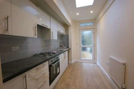 2 bedroom flat to rent - Photo 4