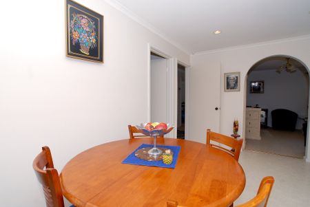 95 King Arthur Drive, Glen Waverley - Photo 3
