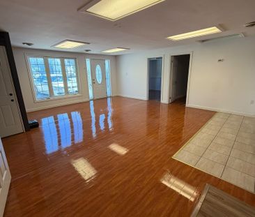 For Lease - 358 The Queensway N/A Unit# Main, Georgina, Ontario - Photo 2