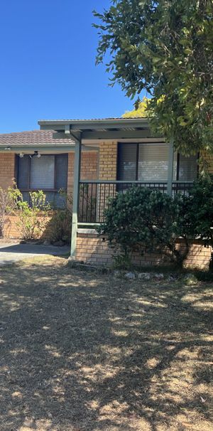 4 Bedroom 2 Bathroom Home - Photo 1