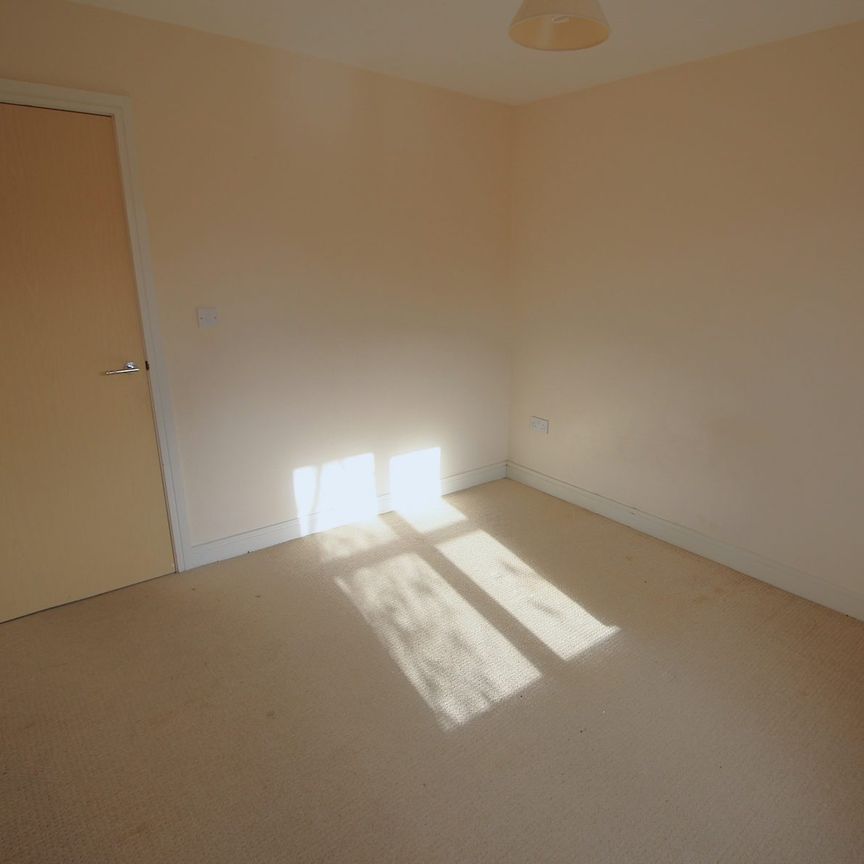 Flat to rent on - Photo 1