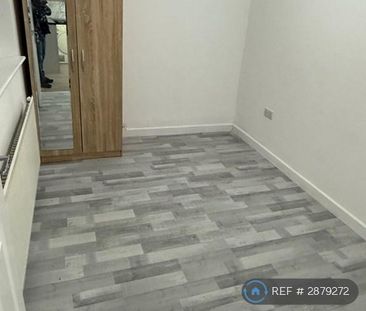 4 bedroom semi-detached house to rent - Photo 4