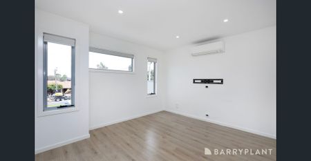 Stunning modern townhouse offers open plan living at its finest & situated in the heart of Braybrook. - Photo 3