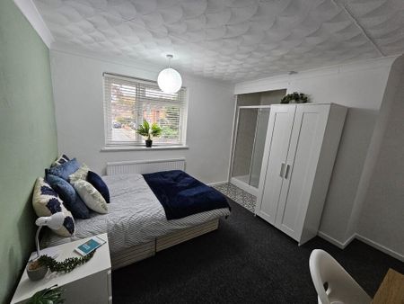 1 bedroom in a house share to rent - Photo 4