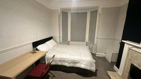 4 bedroom house of multiple occupation to rent - Photo 5