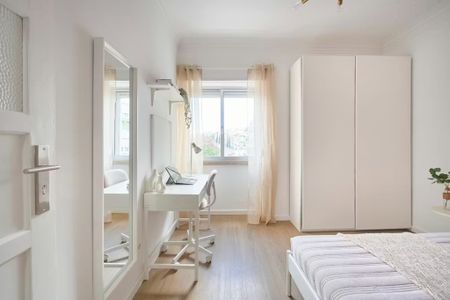 Rua Mouzinho de Albuquerque, Amadora, Lisbon 2720 - Photo 2