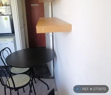 Studio to rent - Photo 6