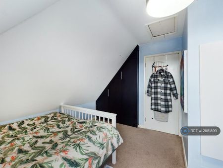 4 bedroom semi-detached house to rent - Photo 3