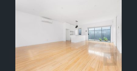 Townhouse in popular Altona North! - Photo 5