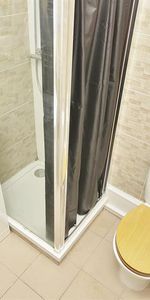 1 bedroom private hall to rent - Photo 4