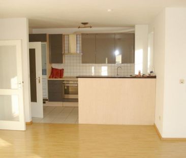 HÜBSCHE WOHNUNG mit EINBAUKÜCHE, BALKON und GARAGE - Photo 4