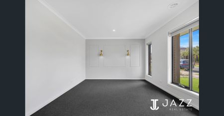 Luxury, Space & Family Comfort in a Prime Location - Photo 4