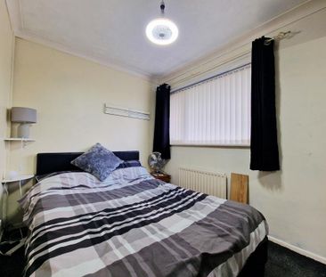 4 bedroom detached house to rent - Photo 4