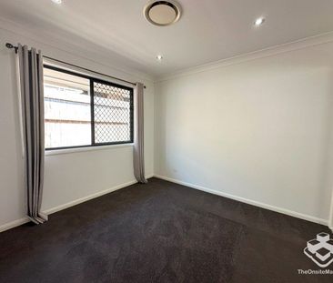 Spacious, Fully Air-Conditioned Home with Dual Entertaining Areas - Photo 3