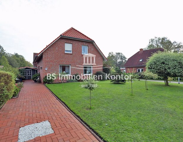 Gepflegtes Einfamilienhaus mit Terrasse, Carport und Terrasse in ruhiger Lage! - Foto 1