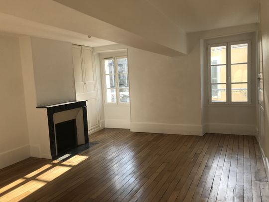 Location Appartement 2 pièces 52m² VILLENEUVE SUR YONNE 89500 - Photo 1