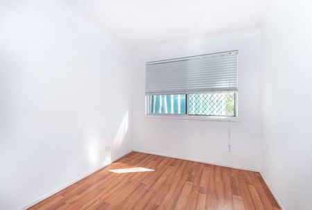 Highset home in Great Location With Dual Living Potential - Photo 2