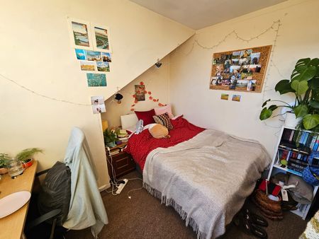 6 Bed - 13 Newport Mount, Headingley, Leeds - LS6 3DB - Student - Photo 3