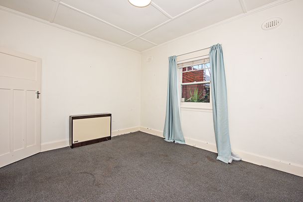 9 Kurrajong Avenue, St Kilda East VIC 3183 - House For Rent | Domain - Photo 1