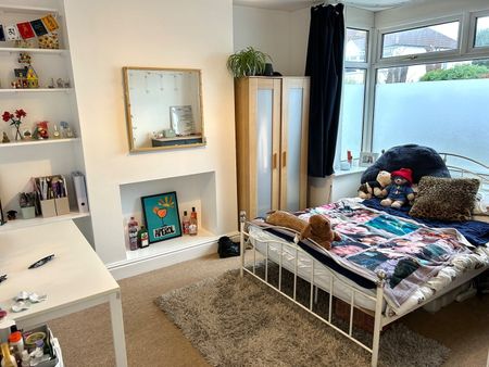 4 Bed Terraced House, Enfield Road, BS16 - Photo 3