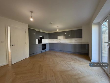 5 bedroom detached house to rent - Photo 5