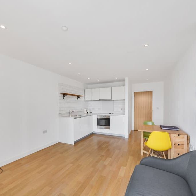 Residence Tower, Woodberry Grove, N4 - Photo 1