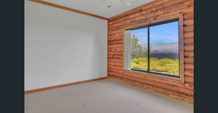 Beautiful Home with Rustic Charm - Photo 5