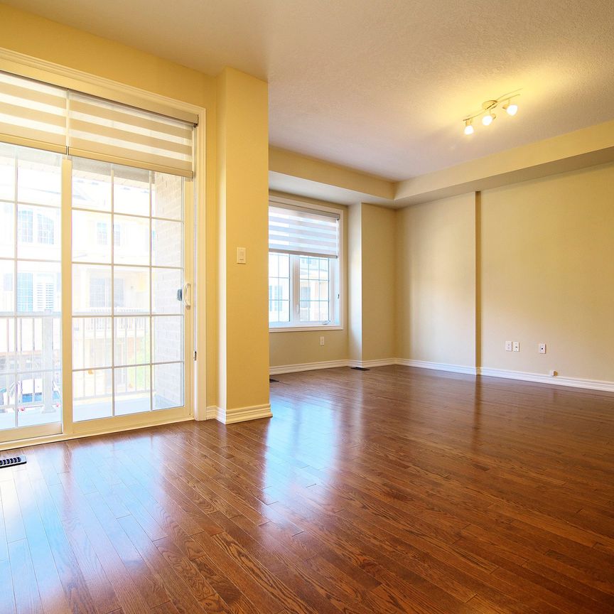 For Lease - 387 Alderwood Common, Oakville, Ontario - Photo 1