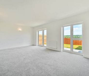4 bedroom detached house to rent - Photo 3