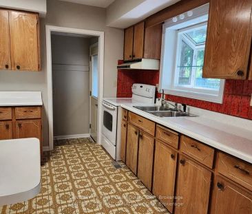 711 Algoma Avenue #Main level - Photo 6