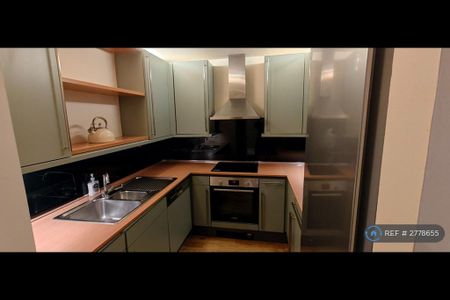 2 bedroom flat to rent - Photo 4