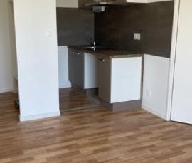 A louer agréable T2 avec balcon, Résidence sécurisée les Conviviale... - Photo 4