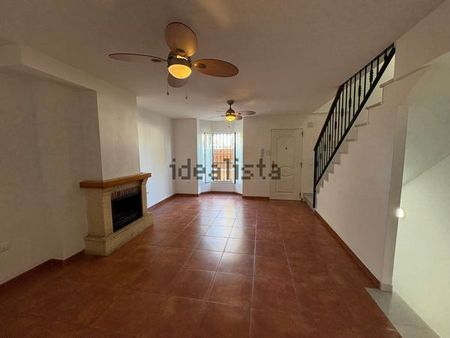 Alquiler de chalet adosado en Avenida Reyes Católicos - Photo 5