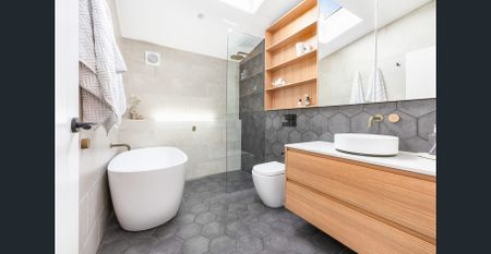 Upper-level independent living space - Photo 5