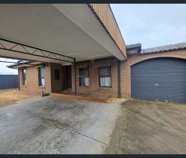 Stylish 2 bedroom unit opposite GV Health - Photo 4