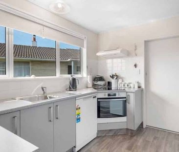 Warm, Modern and Stylish. - Photo 5