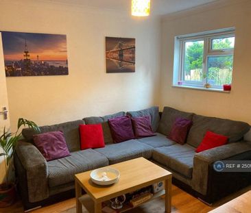 1 bedroom in a house share to rent - Photo 4