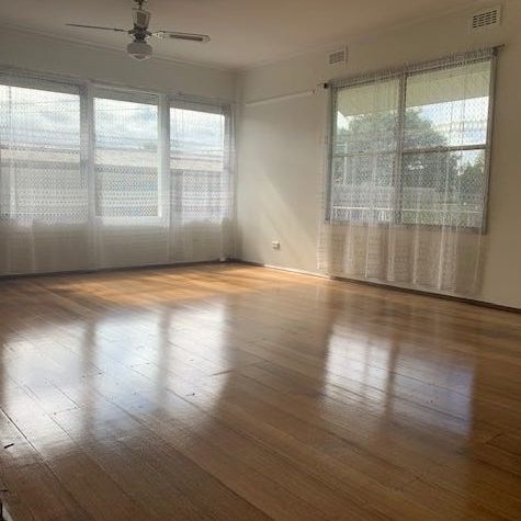 Freshly updated and ready to move in - Photo 1