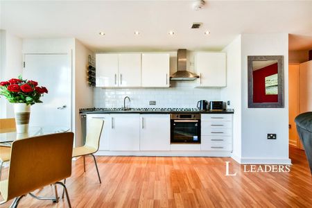 1 bedroom flat to rent - Photo 5