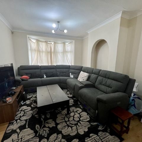 4 bed semi-detached house to rent in Ruislip Road East, Greater London, W13 - Photo 1