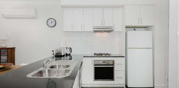 FURNISHED & EQUIPPED 3x2 water-front townhouse ! - Photo 2