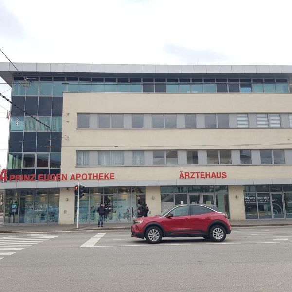 Ärztehaus Linz, Prinz Eugen Straße! Freie Ordination im 2. OG, 2 Räume + Wartebereich + Gemeinschaftsflächen, inkl. Parkflächen, 1 TG-Platz - Photo 1