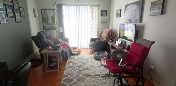 TERREBONNE 4 1/2 1ER MAI 1ER ÉTAGE AVEC PARKING - Photo 2