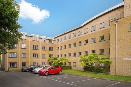 2 Bed Flat, The Downs, SW20 - Photo 2