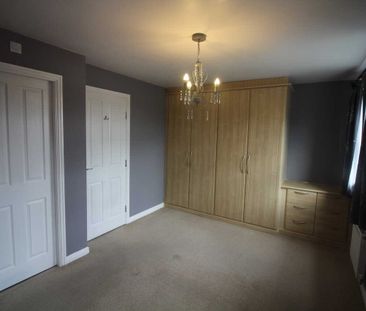 4 bed Town House - Photo 2