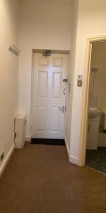 1 Bed Flat, Dickenson Road, M13 - Photo 3