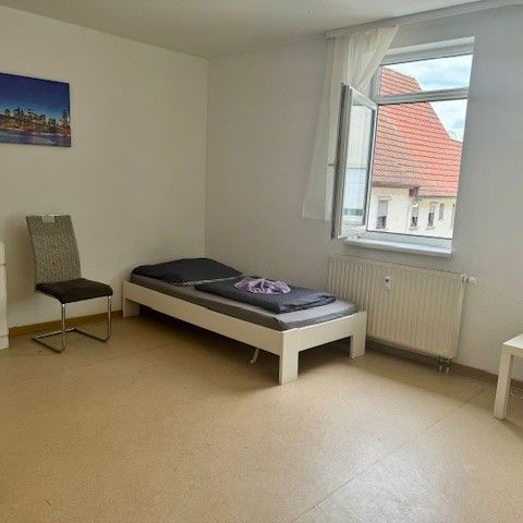 Geräumige Etagenwohnung sucht neue Mieter! - Foto 1