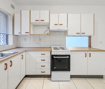 UPDATED 2-BEDROOM APARTMENT IN IDEAL LOCATION WITH A NEWLY INSTALLE... - Photo 1