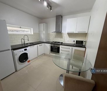 1 bedroom in a house share to rent - Photo 4