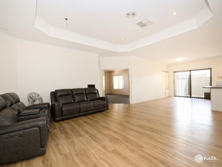 COASTAL LIVING IN WAIKIKI - SPACIOUS FAMILY HOME - Photo 4